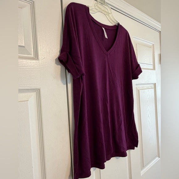 ZENANA PREMIUM V Neck Top - Picture 5 of 8